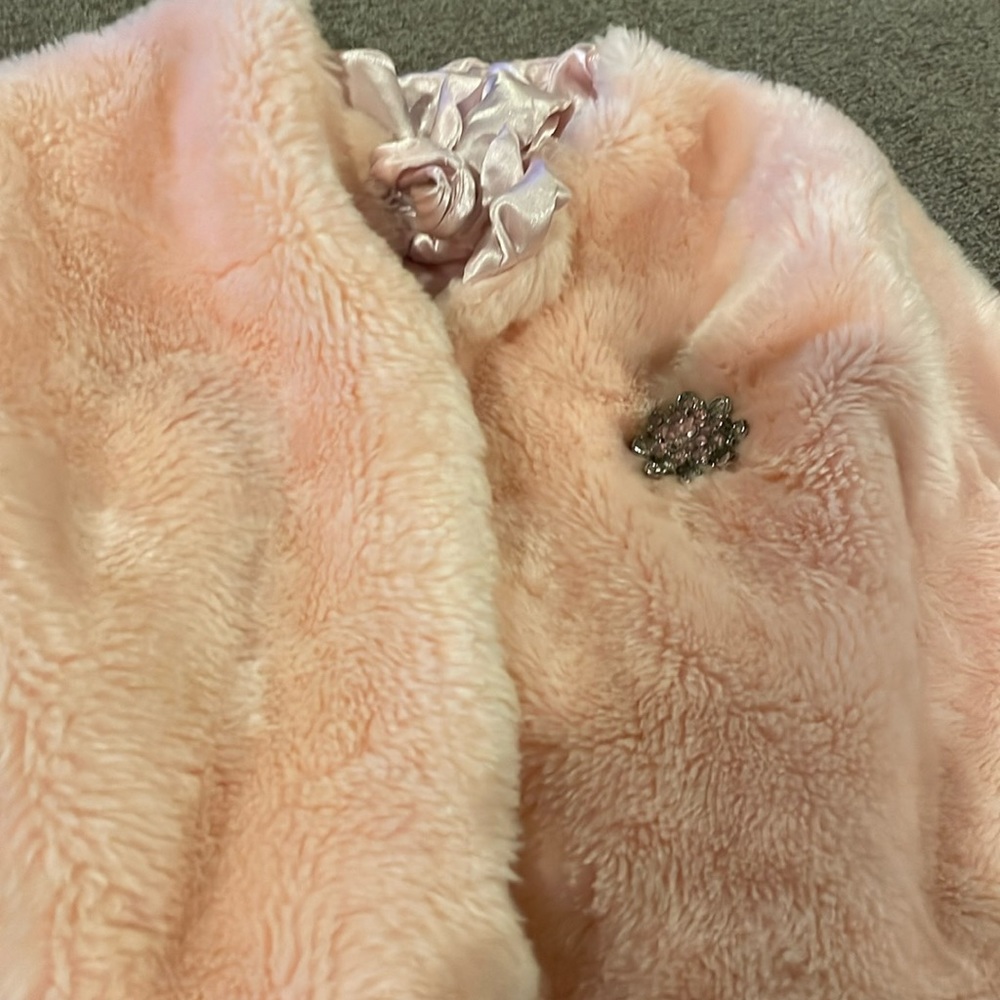 Beautiful Pink Toby Faux Fur Shawl Brooch Sz 4-10  , great for a younger girl